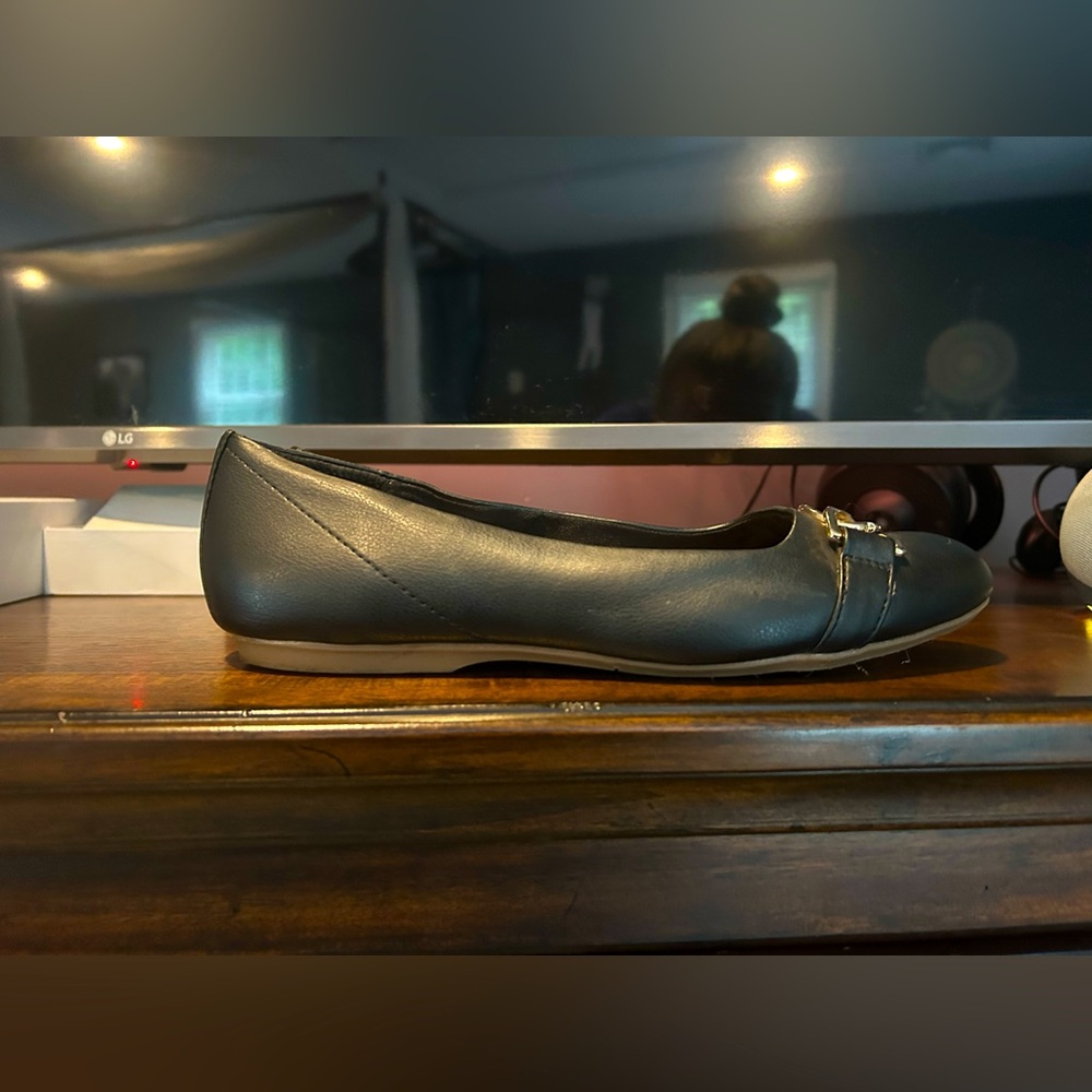 Women’s Flats - Picture 3 of 6